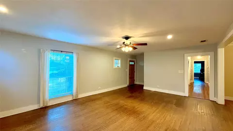 Living - 313 Elm Dr, Terrell, TX 75160 photo 4 of 6