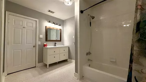 Bath - 313 Elm Dr, Terrell, TX 75160 photo 2 of 3