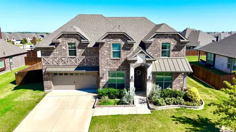 602 Dean Box Dr, Waxahachie, TX 75165
