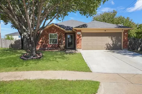 1004 Cedarbrook Cir, Grand Prairie, TX 75052