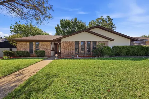1826 Skyline Dr, Sherman, TX 75092