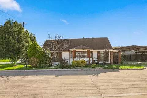 622 E Mckinney St, Denton, TX 76209