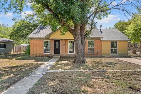 1126 W 7th St, Mcgregor, TX 76657