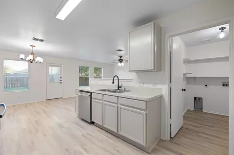 1128 Boxwood Dr, Crowley, TX 76036
