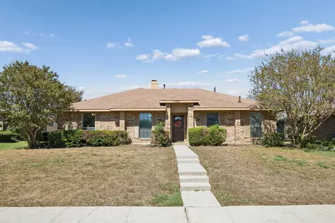 1721 Paxton Dr, Carrollton, TX 75007