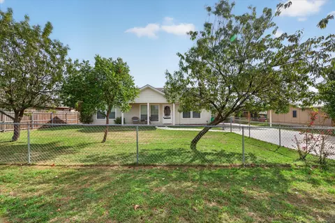 324 Pearson Ln, Azle, TX 76020