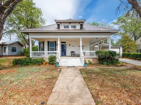 714 W College Ave, Coleman, TX 76834