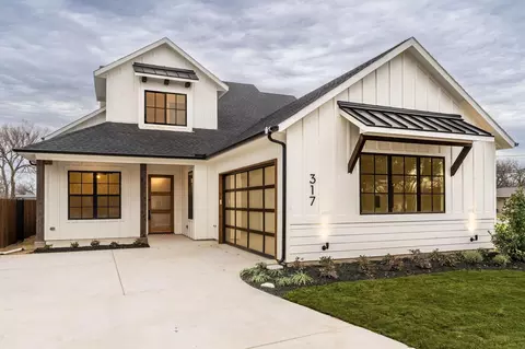317 Travis St, Roanoke, TX 76262