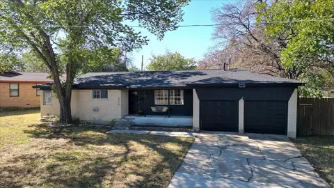5920 Tourist Dr, North Richland Hills, TX 76117