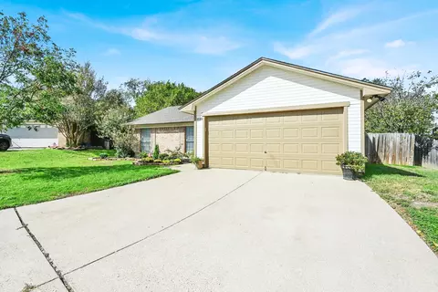 1110 W Cozby Ct W, Benbrook, TX 76126