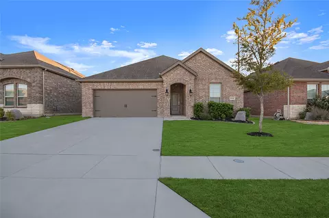 3102 Moccasin Ln, Aubrey, TX 76227
