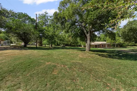 2810 Sky Harbour Dr, Granbury, TX 76049