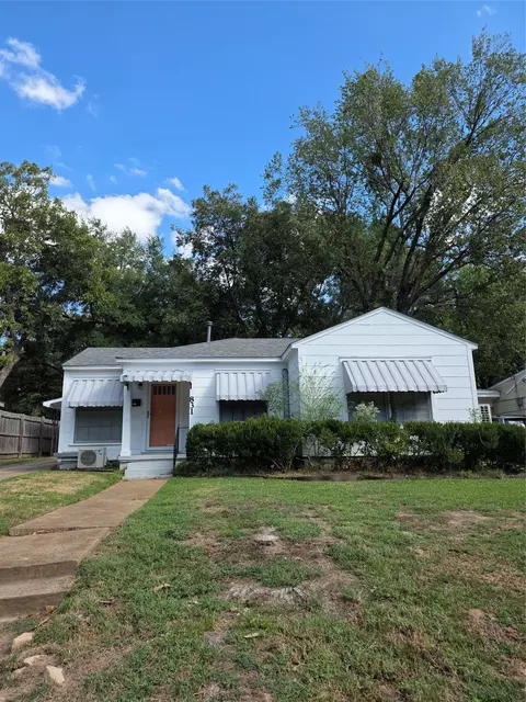 831 SE 18th St, Paris, TX 75460