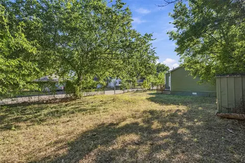 Exterior - 3301 N 23rd St, Waco, TX 76708 photo 4 of 4