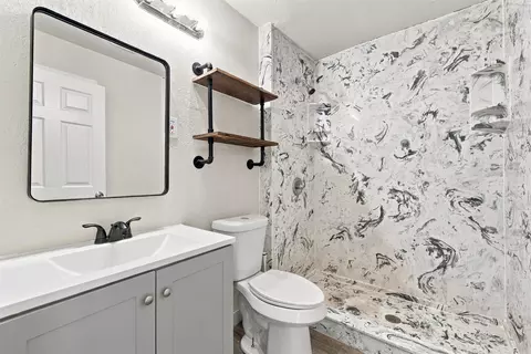Bath - 3301 N 23rd St, Waco, TX 76708 photo 1 of 1