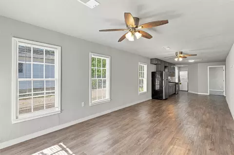 Living - 3301 N 23rd St, Waco, TX 76708 photo 2 of 2