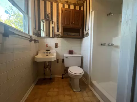 Bath - 105 Davidson Dr, Terrell, TX 75160 photo 3 of 3