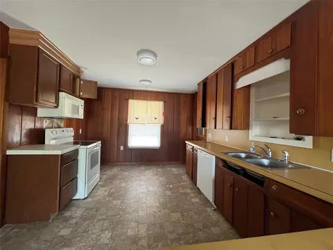 Kitchen - 105 Davidson Dr, Terrell, TX 75160 photo 2 of 4