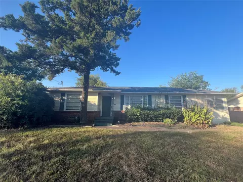Exterior - 105 Davidson Dr, Terrell, TX 75160 photo 2 of 6