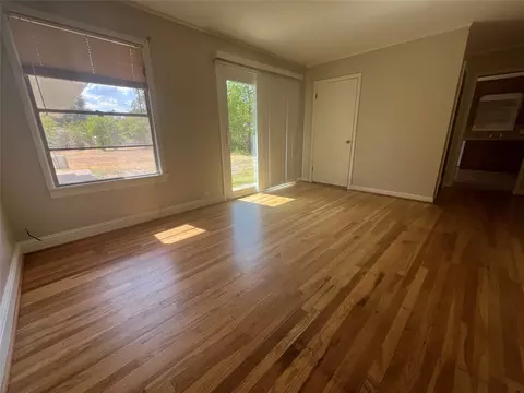 Living - 105 Davidson Dr, Terrell, TX 75160 photo 5 of 7