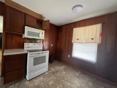 Kitchen - 105 Davidson Dr, Terrell, TX 75160 photo 1 of 4