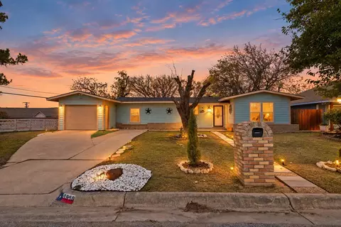 4940 Flagstone Dr, Fort Worth, TX 76114