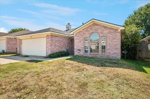 10229 Cypress Hills Dr, Fort Worth, TX 76108