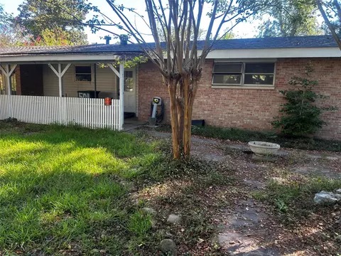 Exterior - 501 E Carolina Ave, Plain Dealing, LA 71064 photo 2 of 5