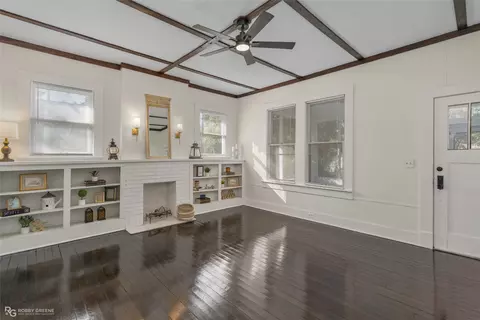 Living - 422 Webb Ct, Minden, LA 71055 photo 4 of 7