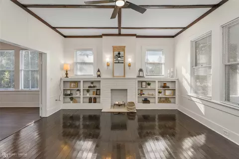 Living - 422 Webb Ct, Minden, LA 71055 photo 3 of 7