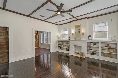 Living - 422 Webb Ct, Minden, LA 71055 photo 2 of 7