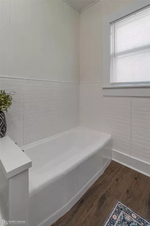 Bath - 422 Webb Ct, Minden, LA 71055 photo 1 of 3