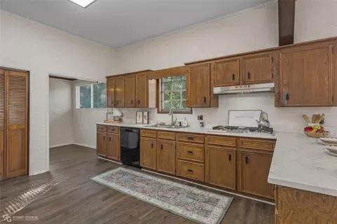 Kitchen - 422 Webb Ct, Minden, LA 71055 photo 3 of 5