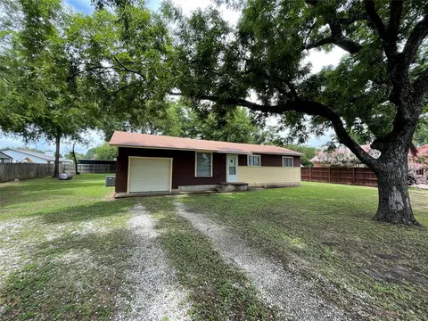 204 E 6th St, Tolar, TX 76476