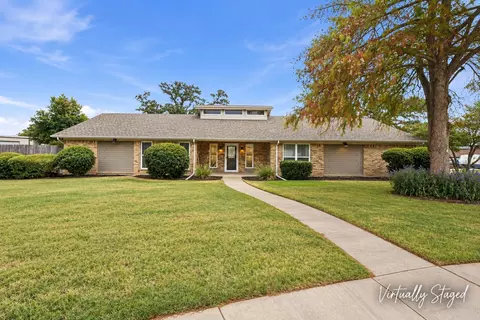 200 Lansford Dr, Benbrook, TX 76126