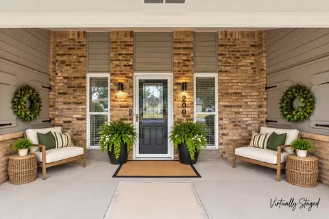 200 Lansford Dr, Benbrook, TX 76126