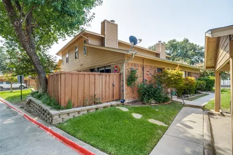 5769 Cedar Creek Dr, Benbrook, TX 76109