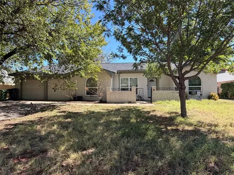 3740 Holland Dr, North Richland Hills, TX 76180