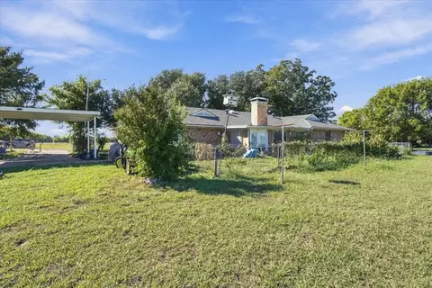 Exterior - 421 S Oak St, Ector, TX 75439 photo 6 of 8