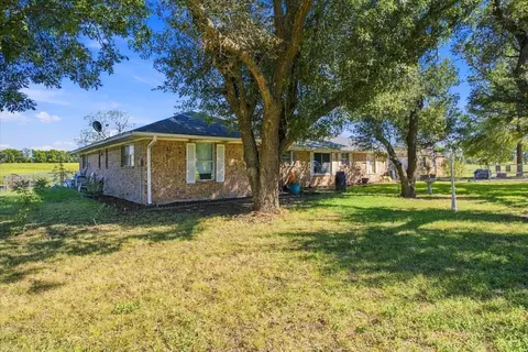 Exterior - 421 S Oak St, Ector, TX 75439 photo 3 of 8