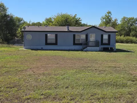 5905 Texas St, Joshua, TX 76058