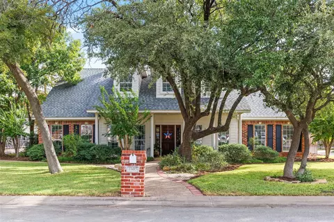1605 Oak Hollow Dr, Woodway, TX 76712