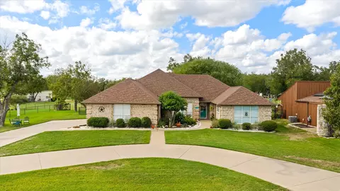 9004 Woodlawn Dr, Granbury, TX 76049