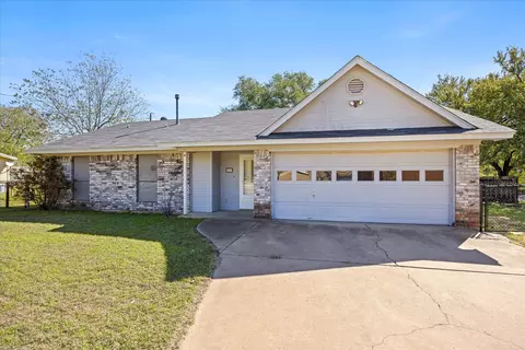 409 Walker St, Glen Rose, TX 76043
