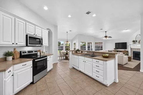 1311 Crest Glen Dr, Arlington, TX 76002