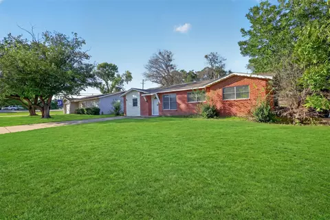 1005 Altamont Dr, Fort Worth, TX 76106