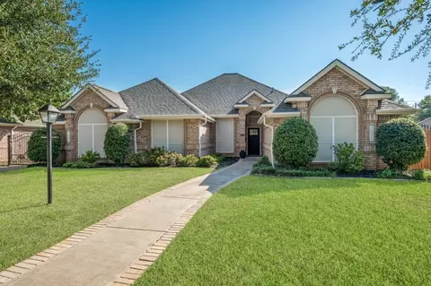 1500 Forest Meadows Ct, Bedford, TX 76021