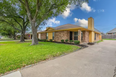 6847 Sierra Dr, North Richland Hills, TX 76180