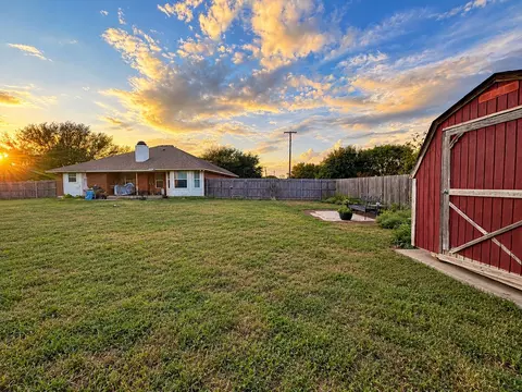 613 Sapphire Blvd, Hewitt, TX 76643