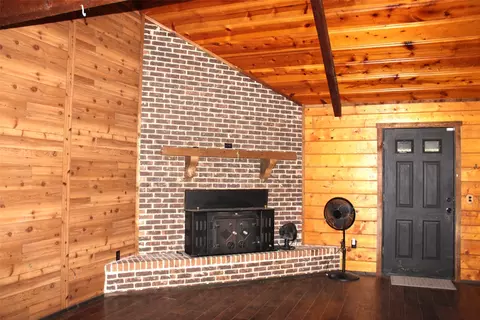Living - 175 Brown Rd, Springhill, LA 71075 photo 2 of 3